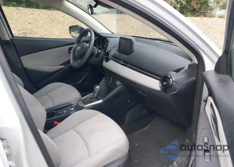 2019 Toyota Yaris L z USA, uszkodzony, nr VIN 3MYDLBYV0KY525011